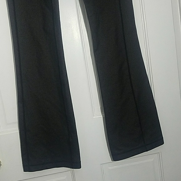 Lululemon yoga pants size 6 with pockets - Picture 5 of 7
